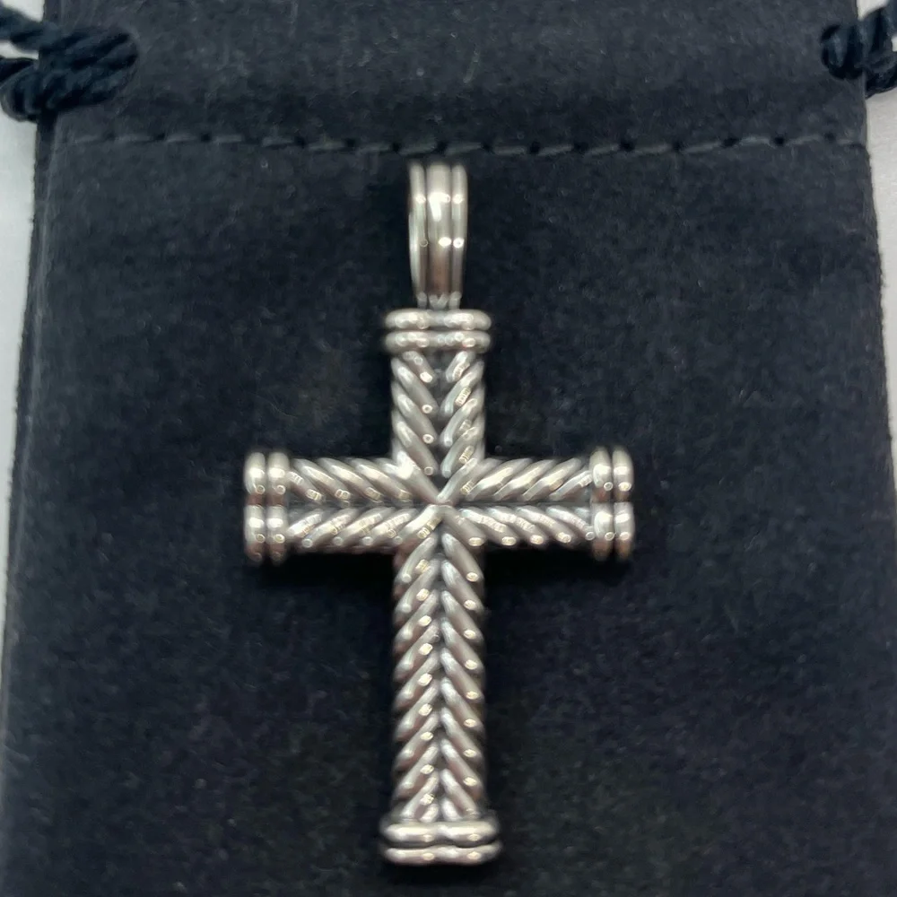 David Yurman, Chevron Cross pendant and Silver Sterling - Picture 2 of 4